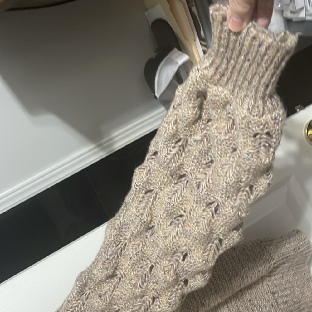 Excellent Condition Boutique Purchased Sweater - Picture 3 of 5